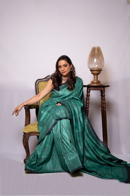 Mahisha - Emerald Green Black Paisley Bagh Block Print Tussar Silk Saree  - thesaffronsaga