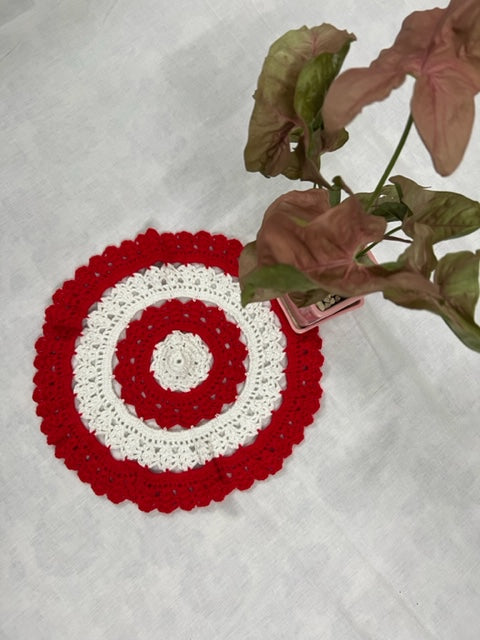 Red White Christmas Round Crochet Doily  - thesaffronsaga